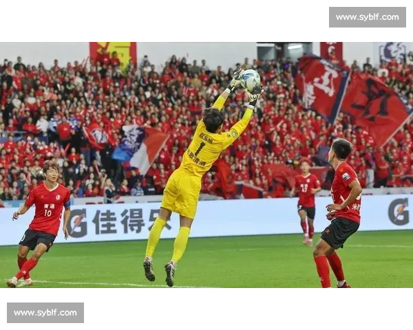 苏超赛场惊现 “钢铁战队”:机器人裁判与球形战警重塑赛事生态