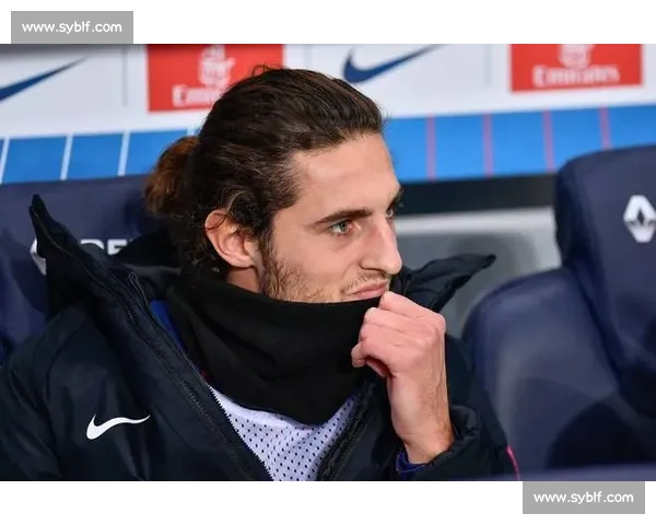 巴萨新星库巴西恋情曝光！携红发女友甜蜜度假机场秀恩爱